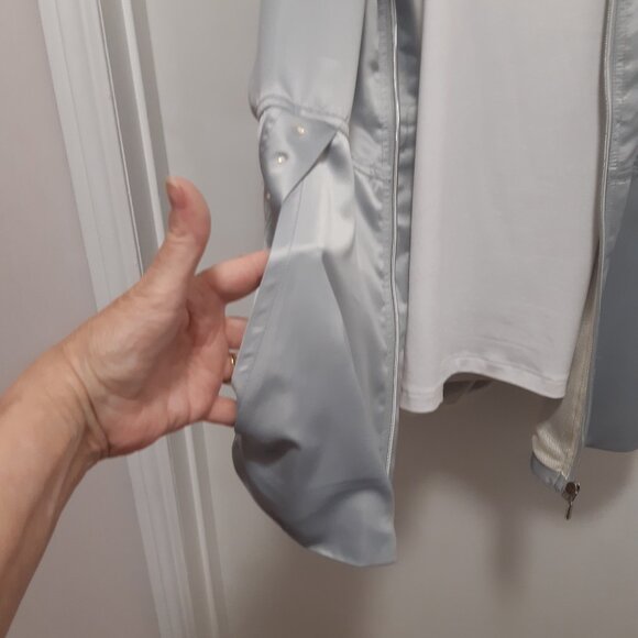 IZOD Silky Silver Golfing Vest Size XL NEW - Picture 3 of 10